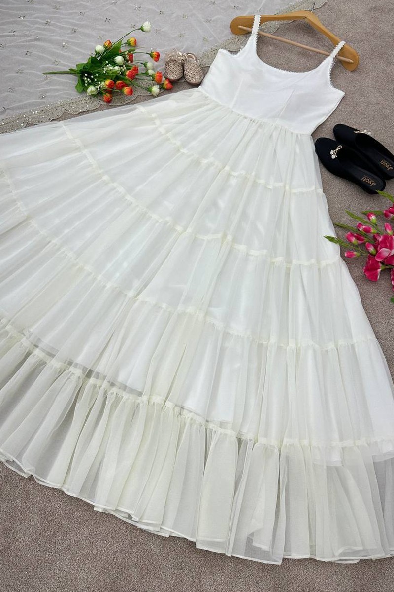 White fashion sleeveless anarkali