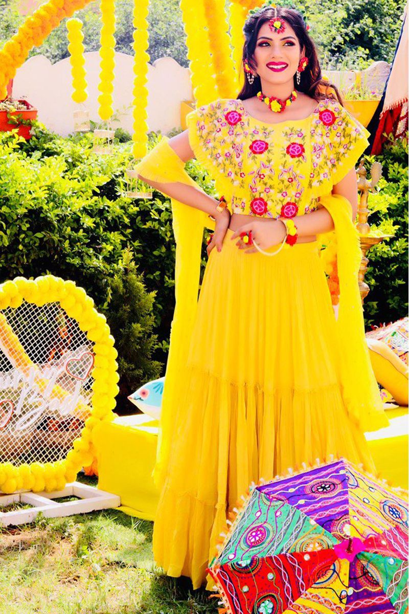 Yellow Dresses For Haldi: दुल्हन की सहेलियों के लिए हल्दी ड्रेस का खास  कलेक्शन, देखते ही करेगा खरीदने का मन | yellow dresses for haldi to jazz up  ethnic looks at your
