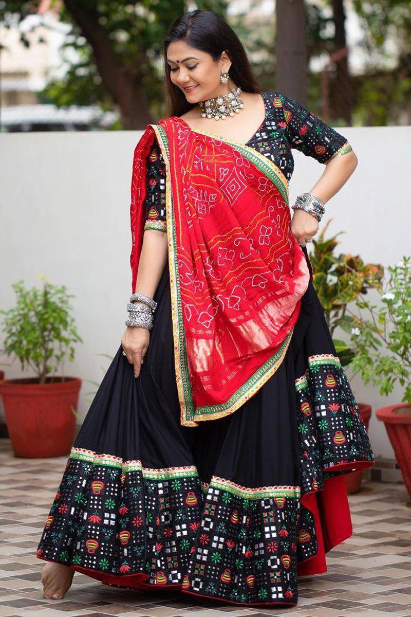 Buy SCAKHI Embellished Above Knee Crepe Woven Women's Rajasthani Lehenga  Choli Dupatta Set | Shoppers Stop