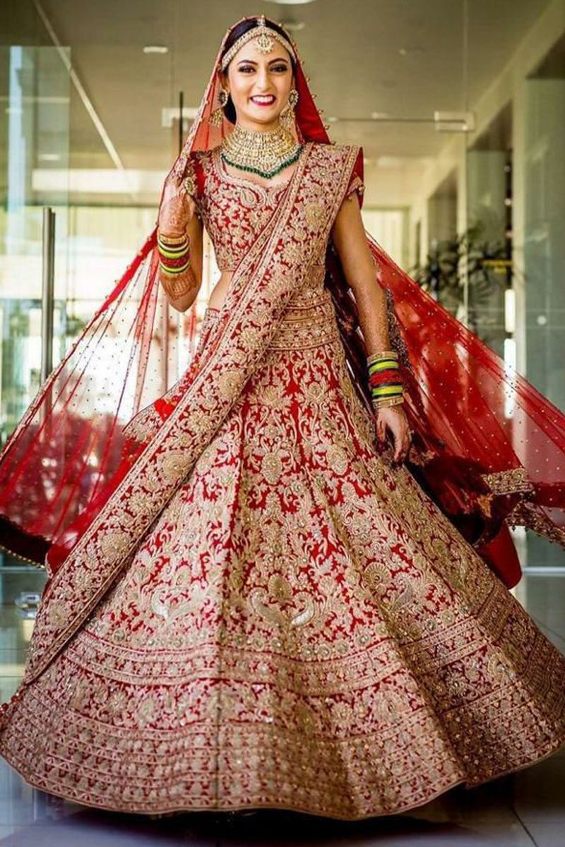 Embroidery Machine Fascinating White Colored Lehenga With Golden Jari And  Diamond Work at best price in Surat