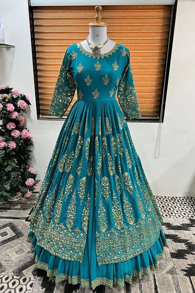 This two piece set includes kurta and ghagra. Kurti Description - Chiffon  pink leheriya knee length … | Fashion show dresses, Fancy dress design, Long  kurti designs