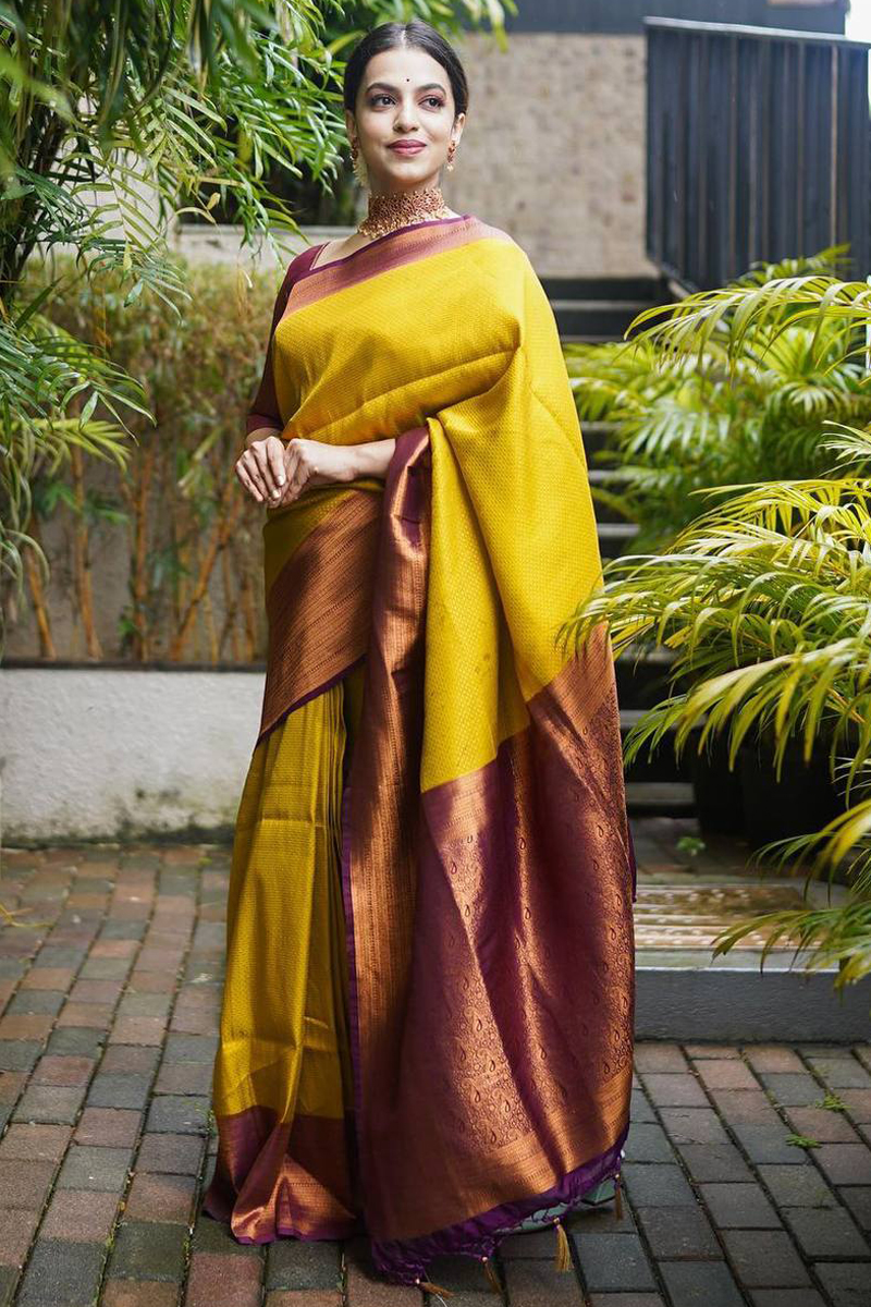 Frontier Raas - @arushij6 wears a resplendent bandhej yellow saree  patterned all over with white bandhej buttis and a chequered zari border  for her haldi ceremony. It's a beautiful melange of the